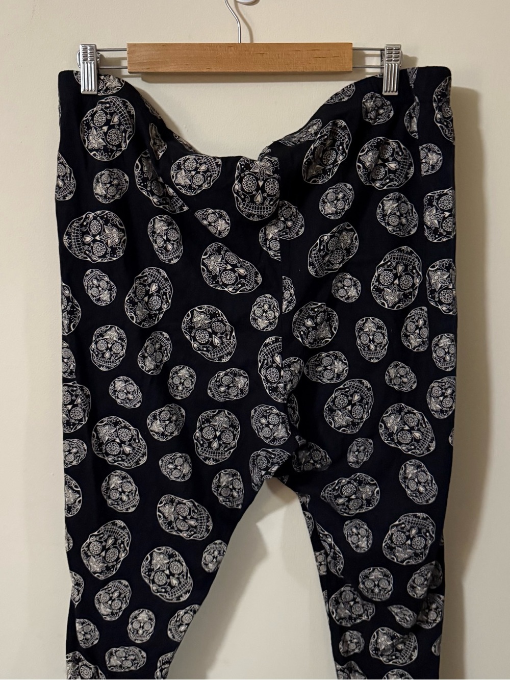 Torrid Womens Skull Leggings Size 4 Goth Black - Picture 3 of 6